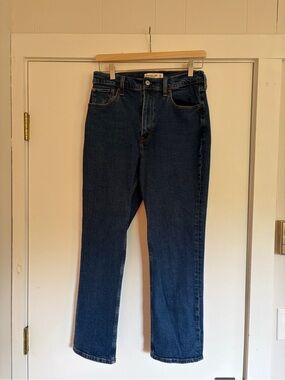 A&F Ankle Straight Ultra High Rise jeans